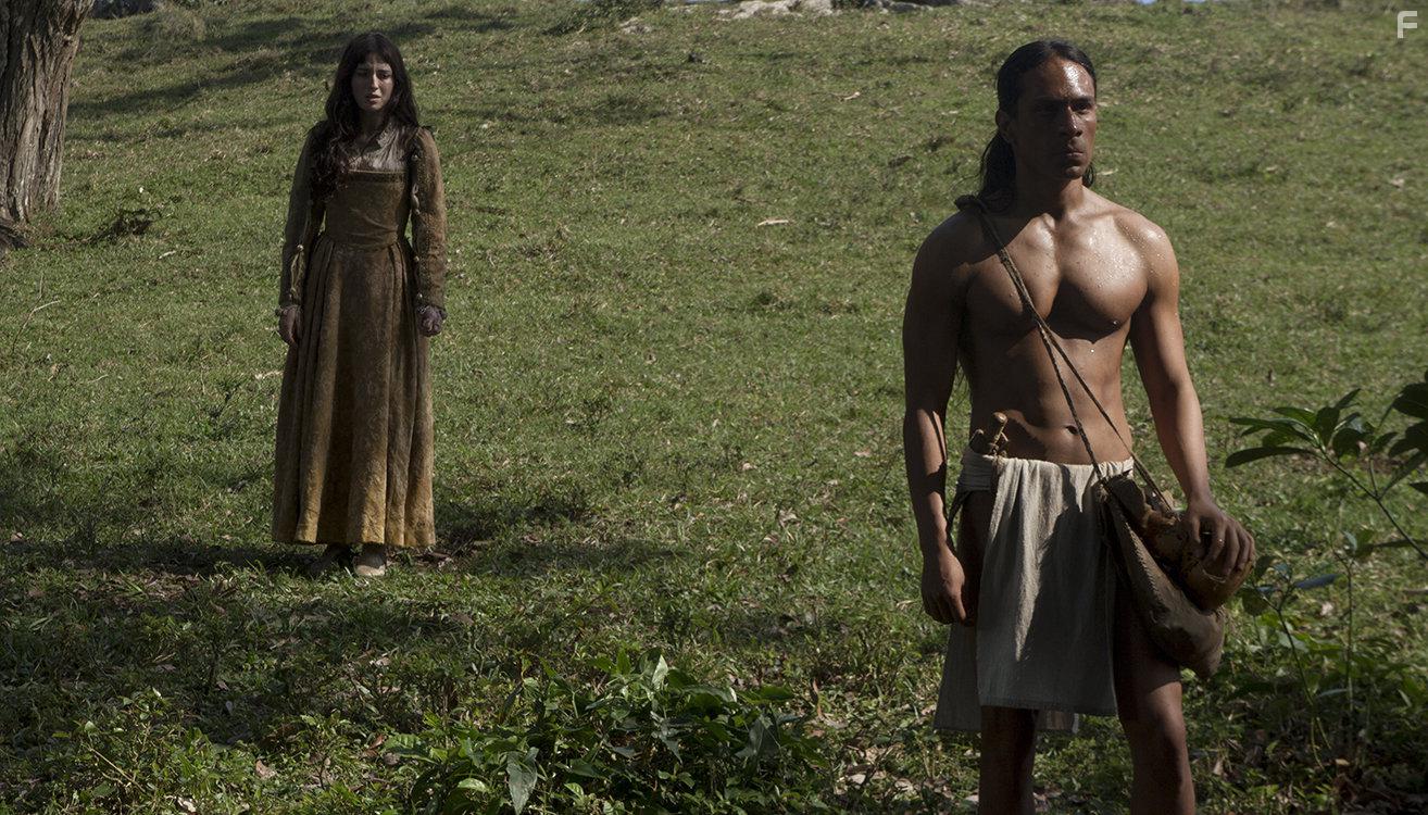 Mara Valverde and Horacio Garcia Rojas in La carga (2016)