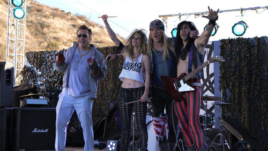 Tom Arnold, Jake Busey, Leisha Hailey, Cameron Richardson, and Rhys Coiro in Dead Ant (2017)