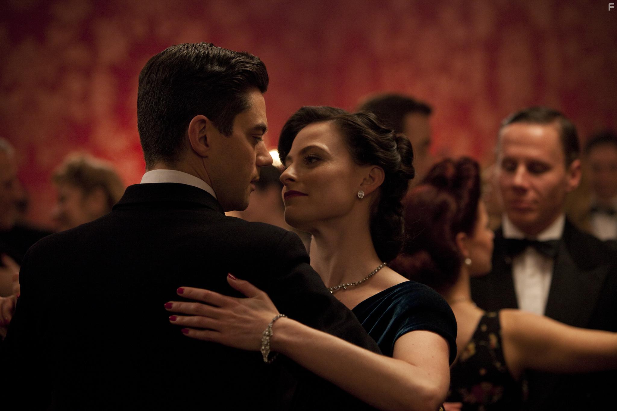 Egon Endrnyi, Camilla Rutherford, Pip Torrens, Dominic Cooper, and Lara Pulver in Fleming (2014)