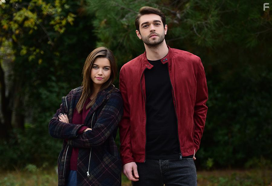 Furkan Andic and Afra Saraoglu in Kardes ocuklari (2019)