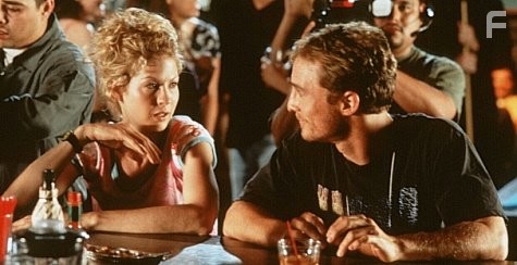 Matthew McConaughey and Jenna Elfman in Эд из телевизора (1999)