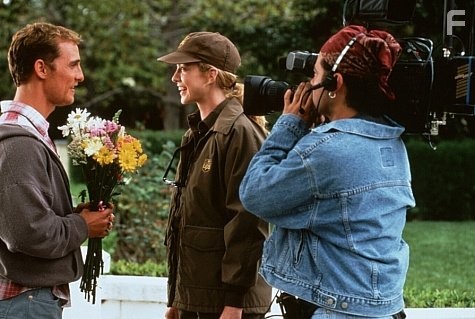 Ed (Matthew McConaughey) and Shari's (Jenna Elfman) love life becomes part of the program.