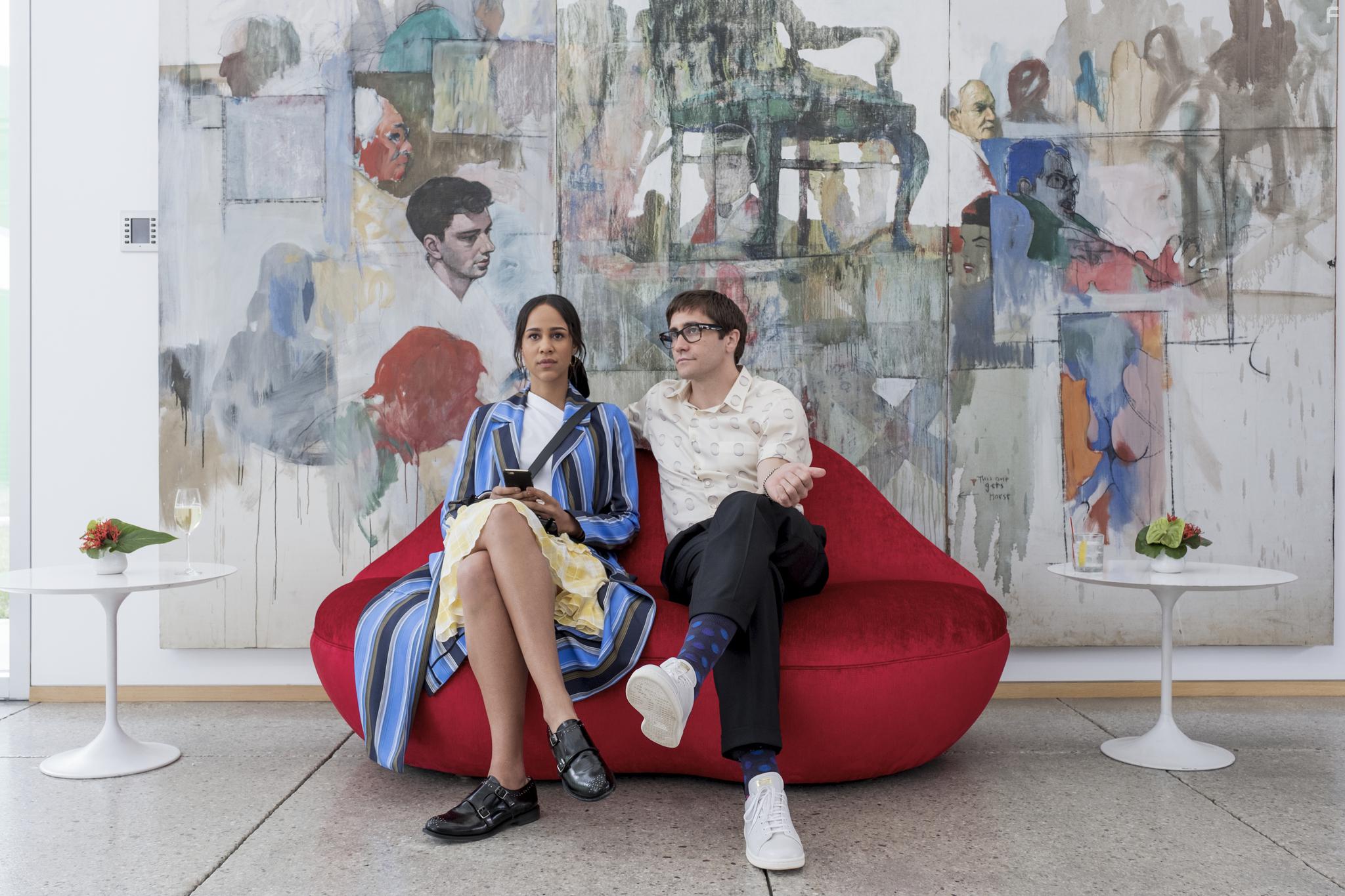 Jake Gyllenhaal and Zawe Ashton in Velvet Buzzsaw (2019)