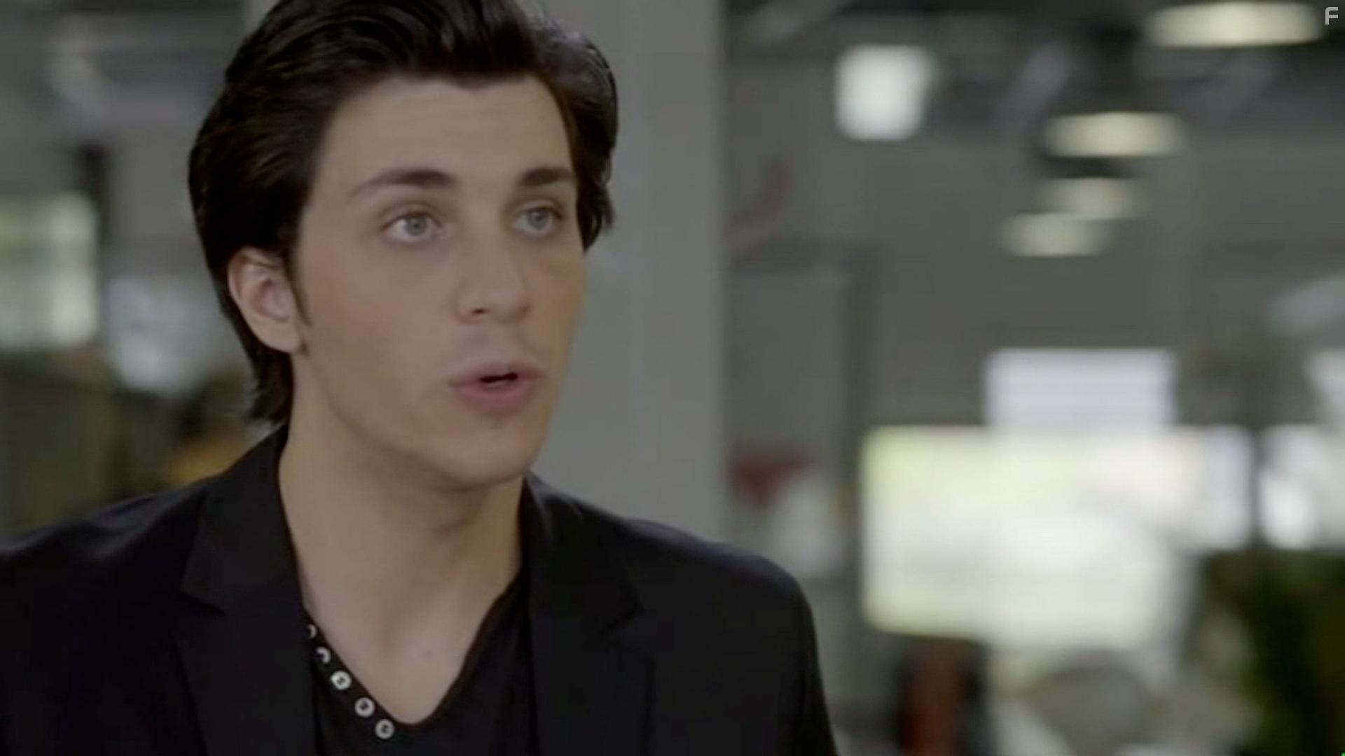 Maxence Kouzoubachian in Accus (2015)