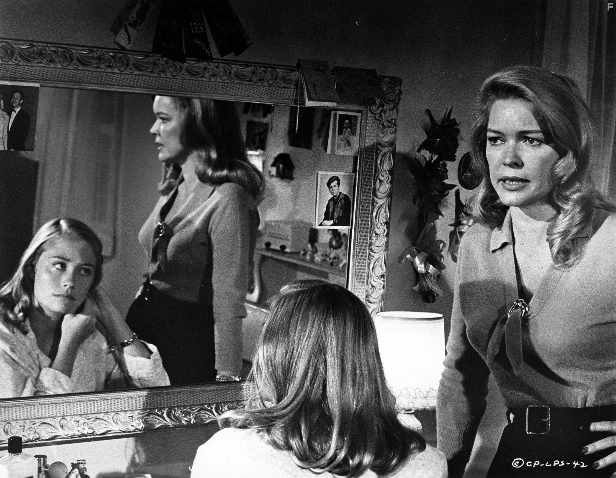 Ellen Burstyn and Cybill Shepherd in Последний киносеанс (1971)