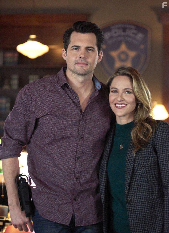 Kristoffer Polaha and Jill Wagner in Mystery 101 (2019)