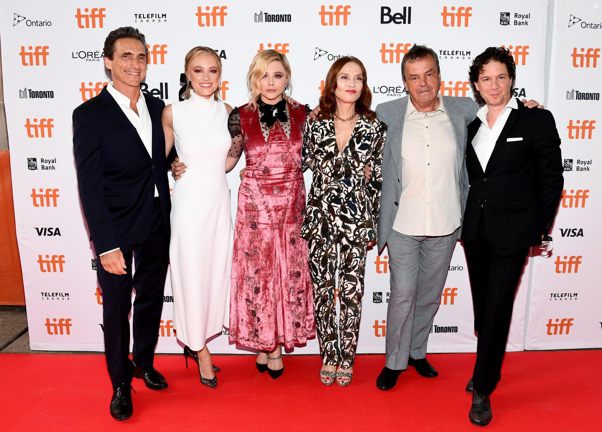 Isabelle Huppert, Neil Jordan, Lawrence Bender, John Penotti, Chlo Grace Moretz, and Maika Monroe at an event for Greta (2018)