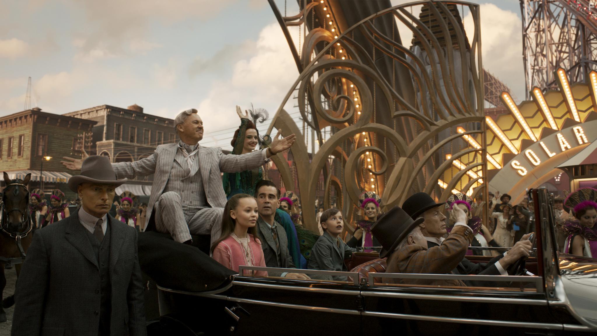 Michael Keaton, Colin Farrell, Douglas Reith, Eva Green, Joseph Gatt, Nico Parker, and Finley Hobbins in Dumbo (2019)