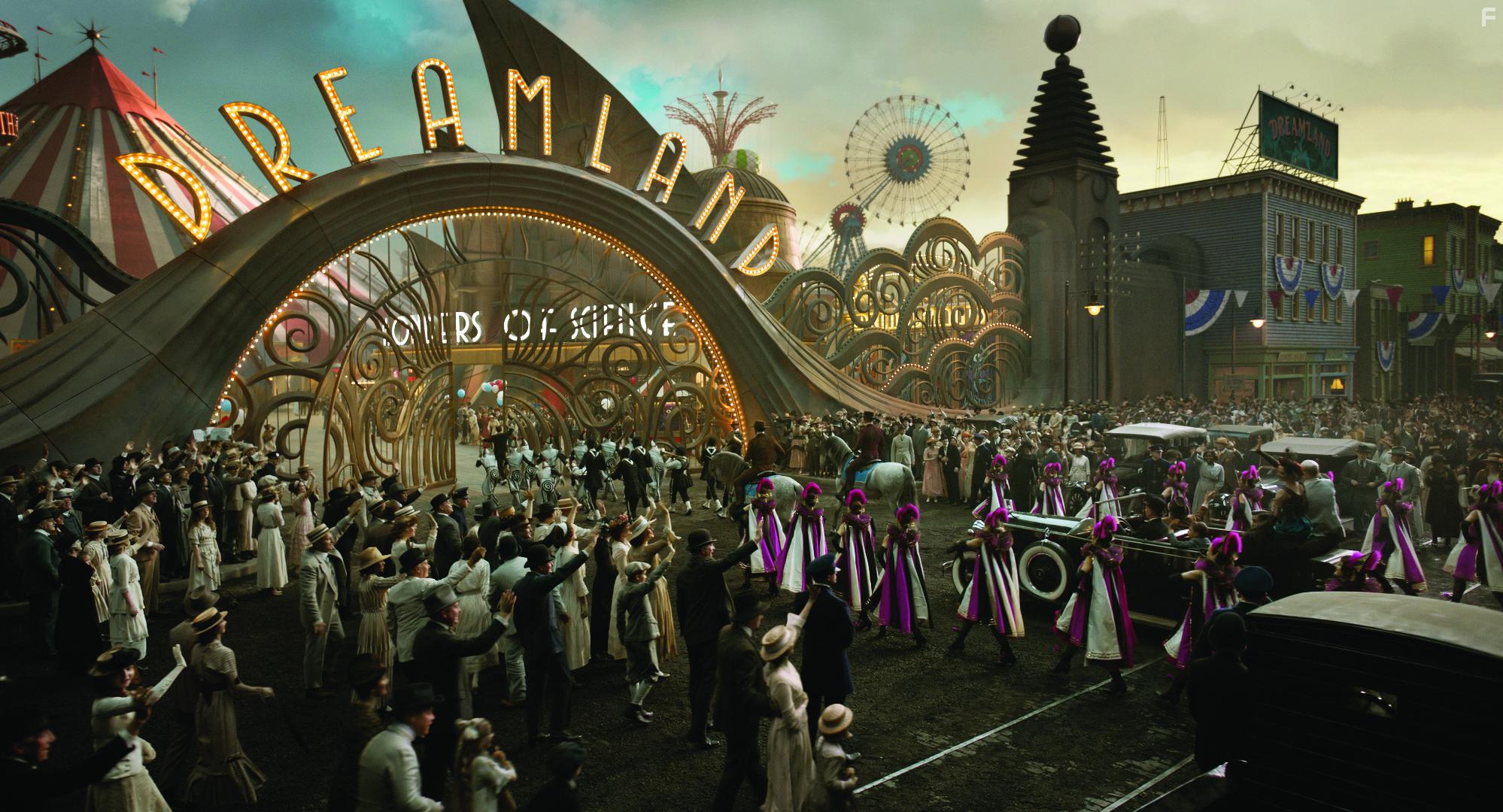 George Gjiggy Francis in Dumbo (2019)