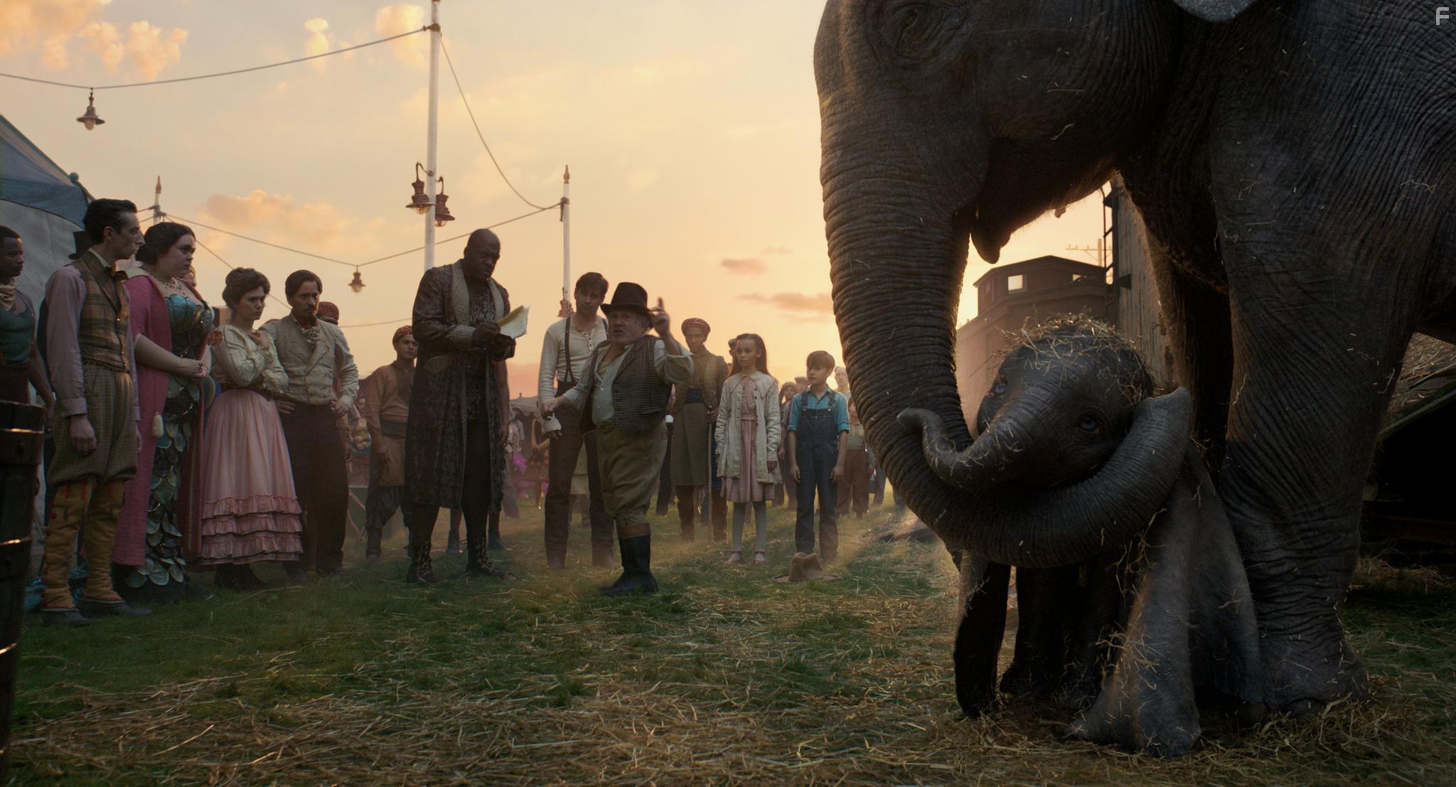 Danny DeVito, Colin Farrell, Deobia Oparei, Ragevan Vasan, Nico Parker, and Finley Hobbins in Dumbo (2019)