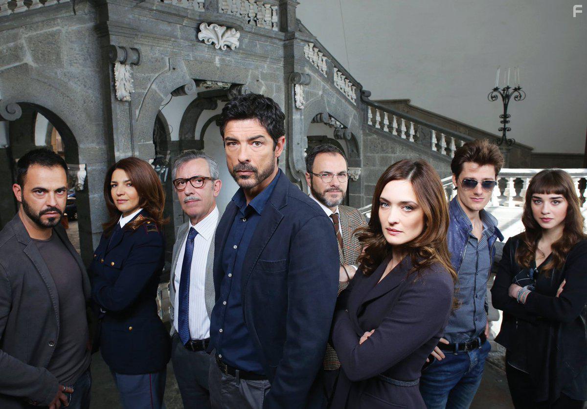 I bastardi di Pizzofalcone (2017)