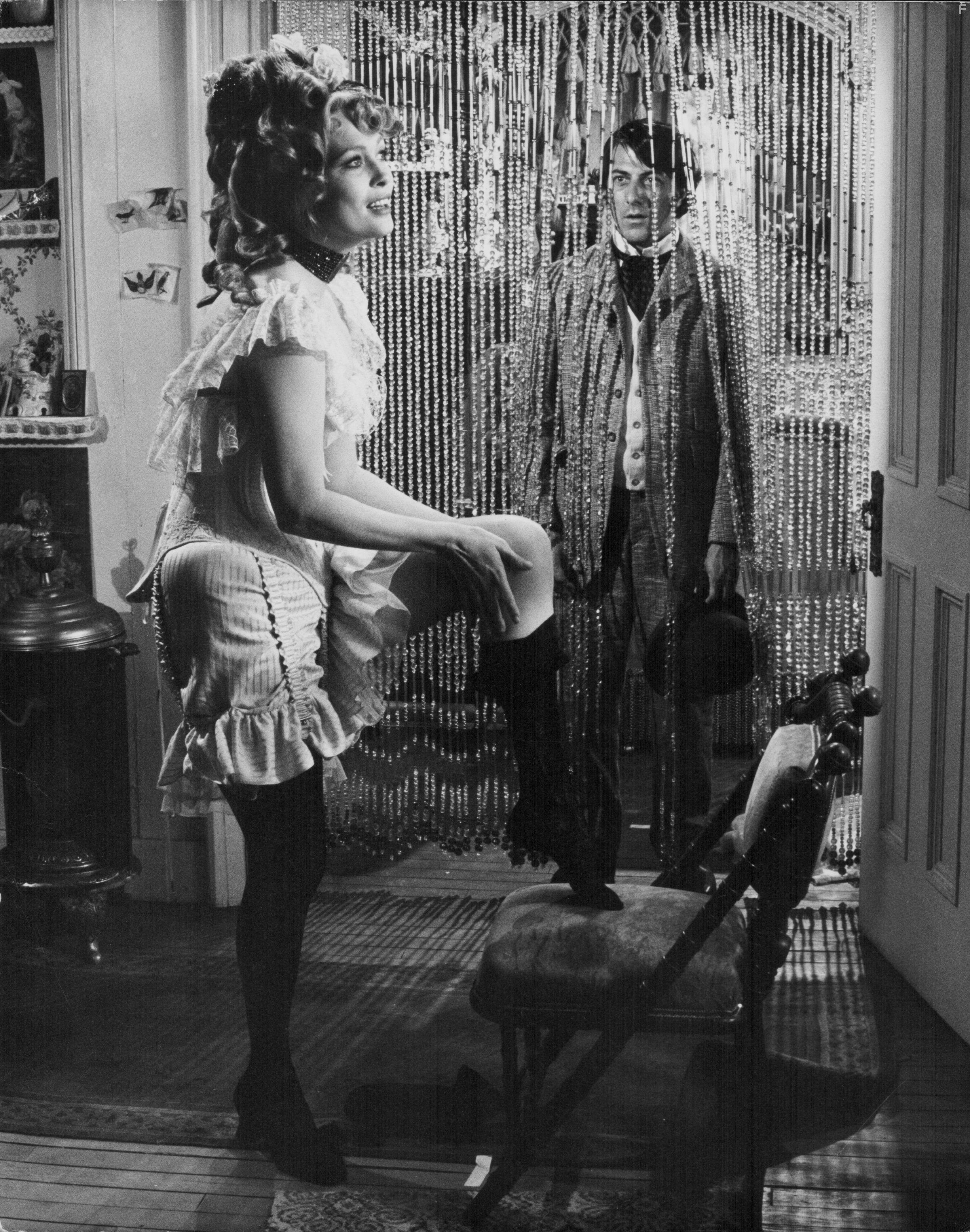 Dustin Hoffman and Faye Dunaway in Маленький большой человек (1970)