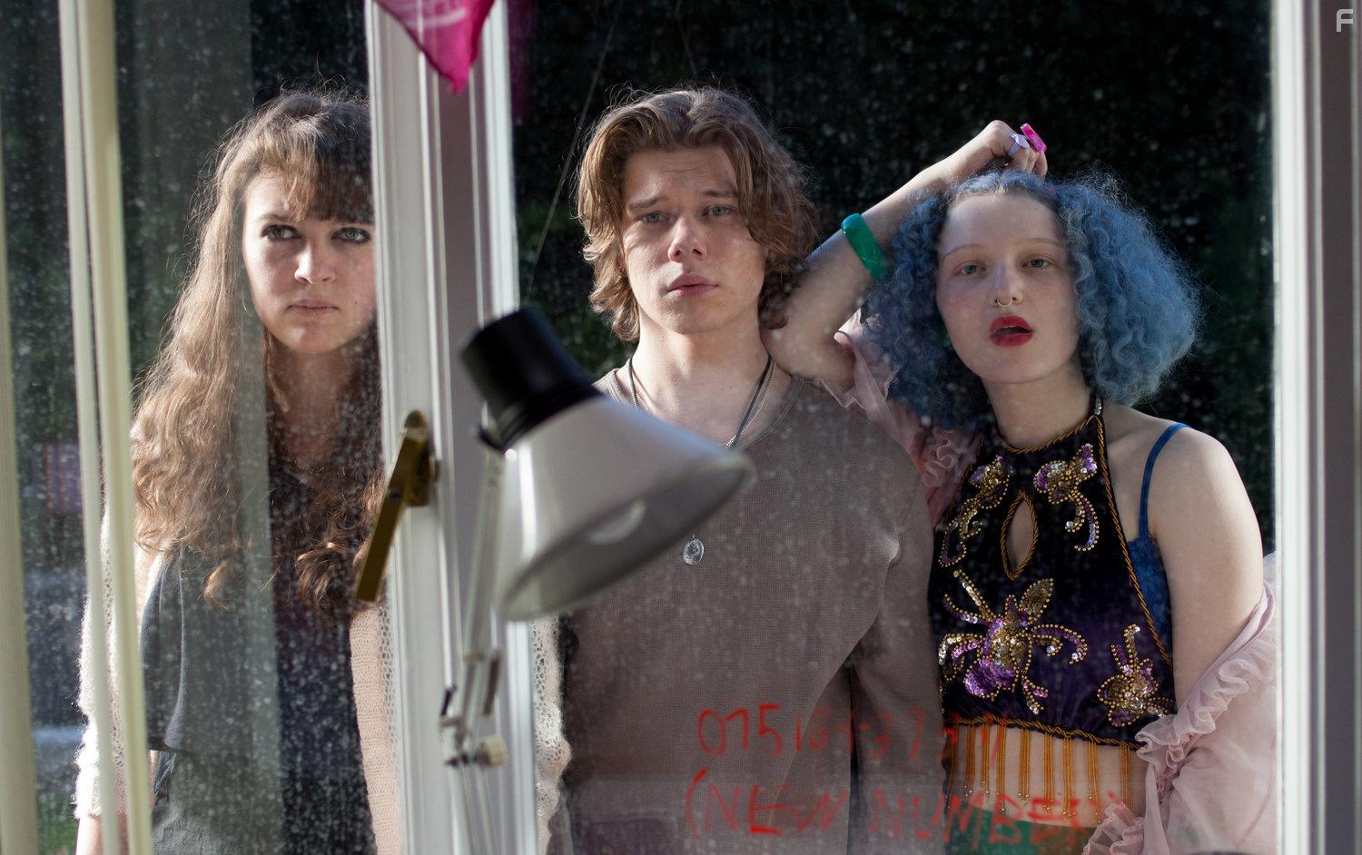 Lucian Charles Collier, Lara Peake, and Tallulah Haddon in Spaceship (2016)