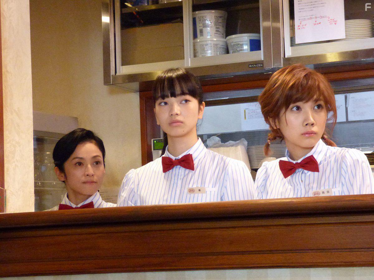 Mari Hamada, Nana Komatsu, and Honoka Matsumoto in Koi wa ameagari no y ni (2018)