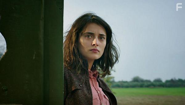 Aslihan Grbz in Zeytin Tepesi (2014)