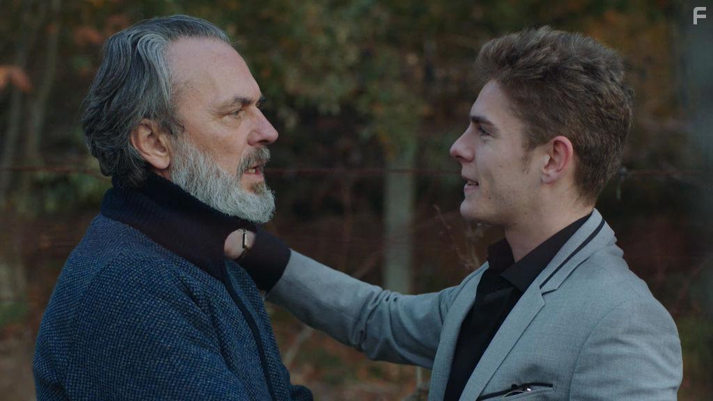 Jose Coronado and Patrick Criado in Vivir sin permiso (2018)