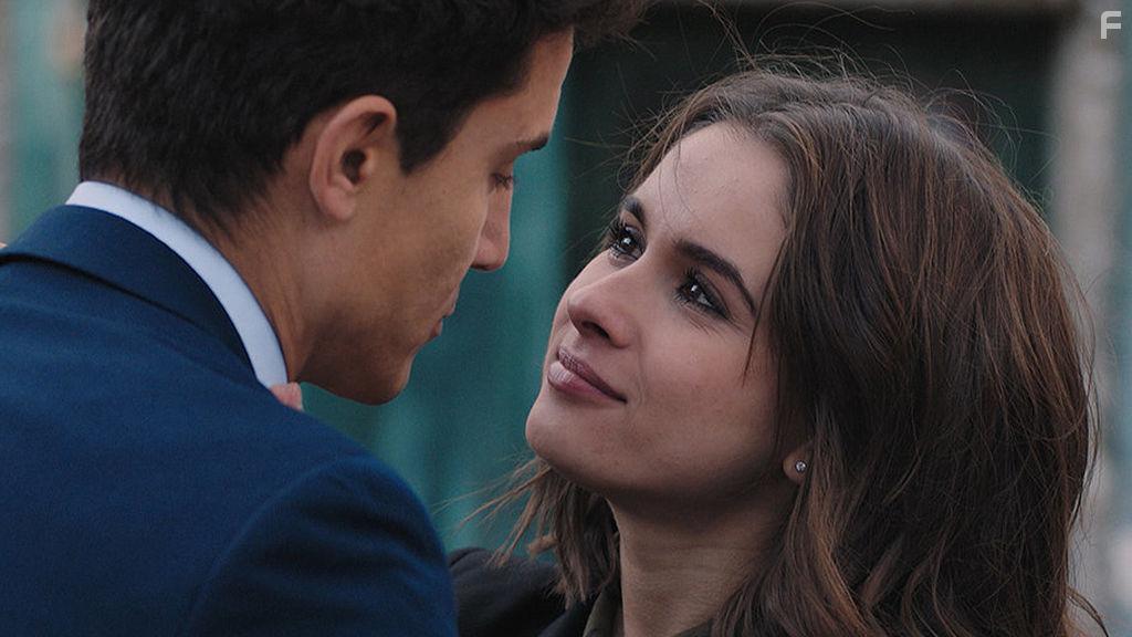 lex Gonzlez and Giulia Charm in Vivir sin permiso (2018)