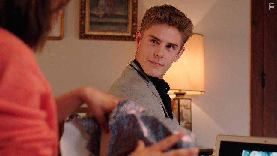 Patrick Criado in Vivir sin permiso (2018)