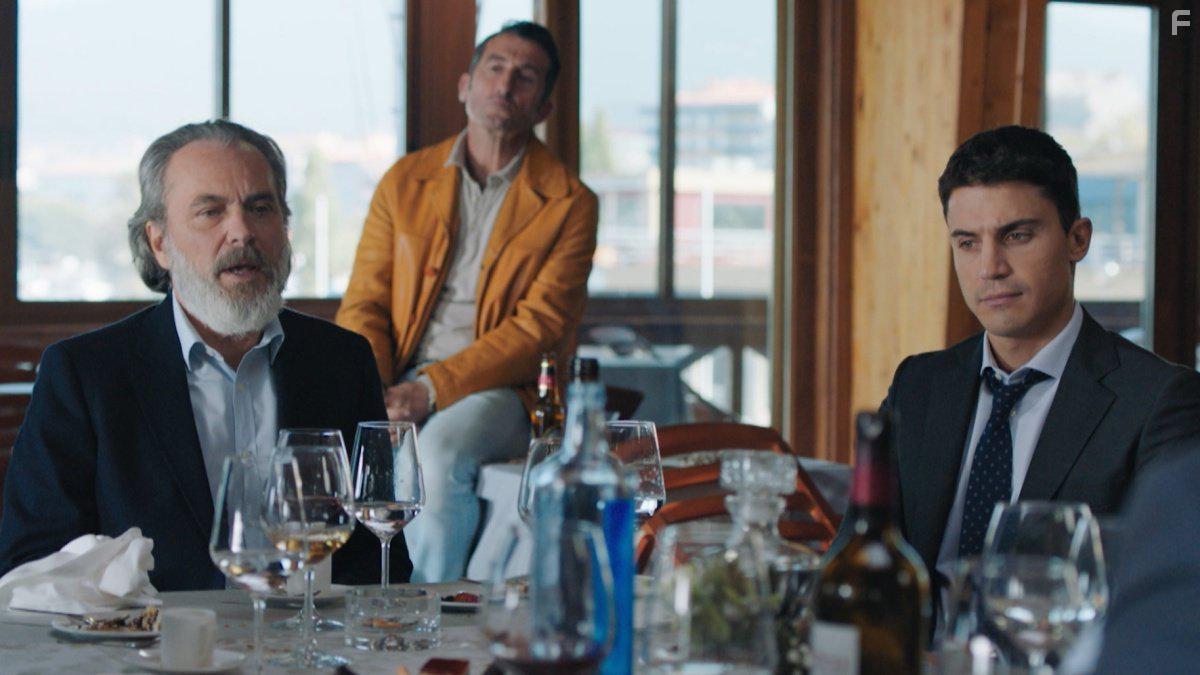 Jose Coronado, Luis Zahera, and lex Gonzlez in Vivir sin permiso (2018)