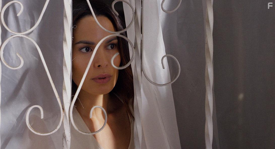 Nadine Velazquez in Discarnate (2018)