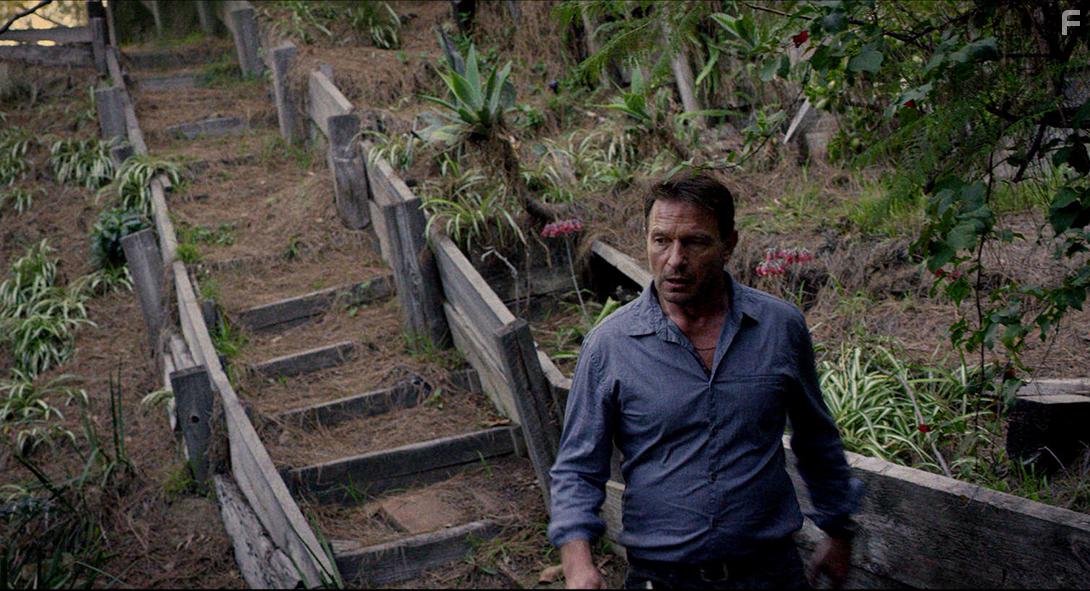 Thomas Kretschmann in Discarnate (2018)