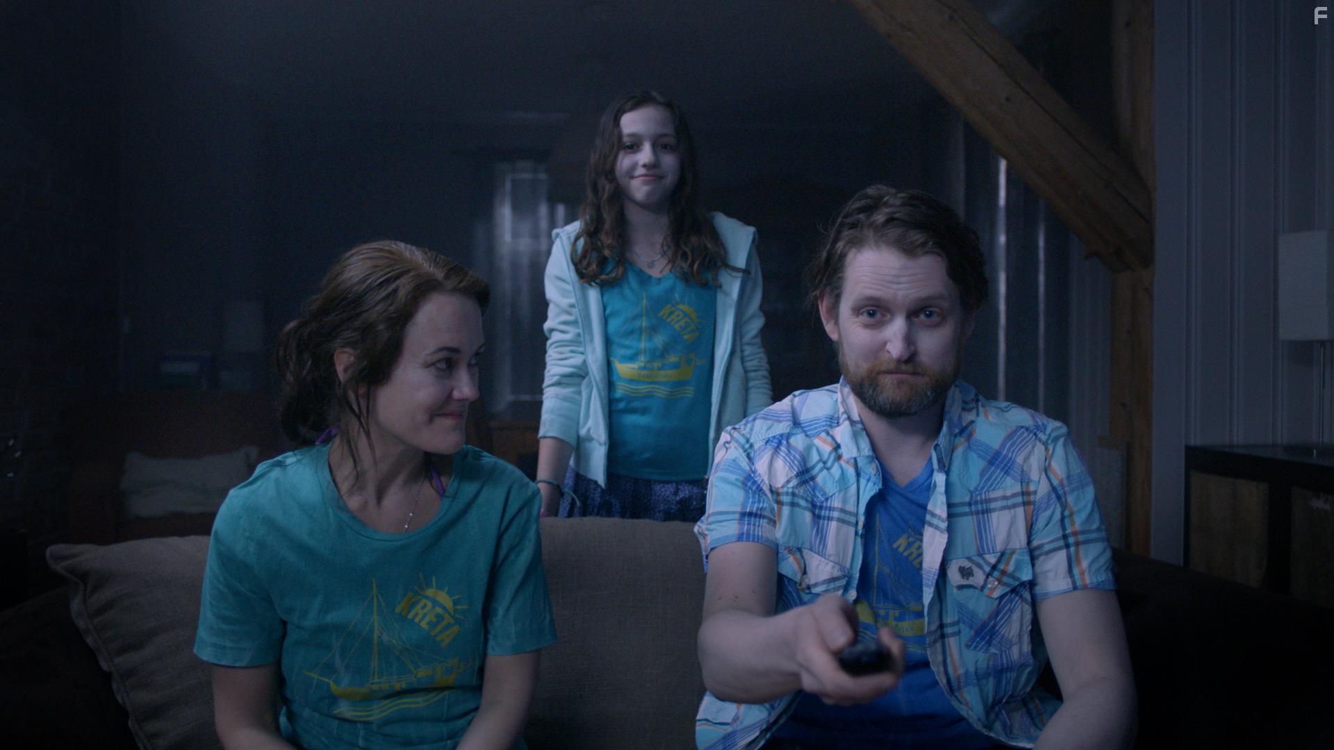 Nils Petter Mrland, Hedvig Skogli Olsen, and Oddrun Valestrand in ZombieLars (2017)