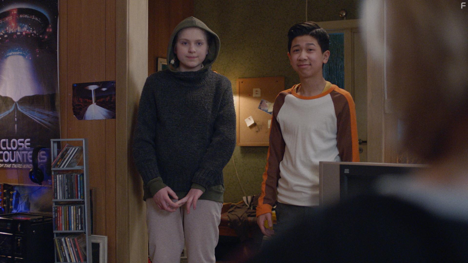 Dat Gia Hoang and Clara Penzo-Fasting in ZombieLars (2017)