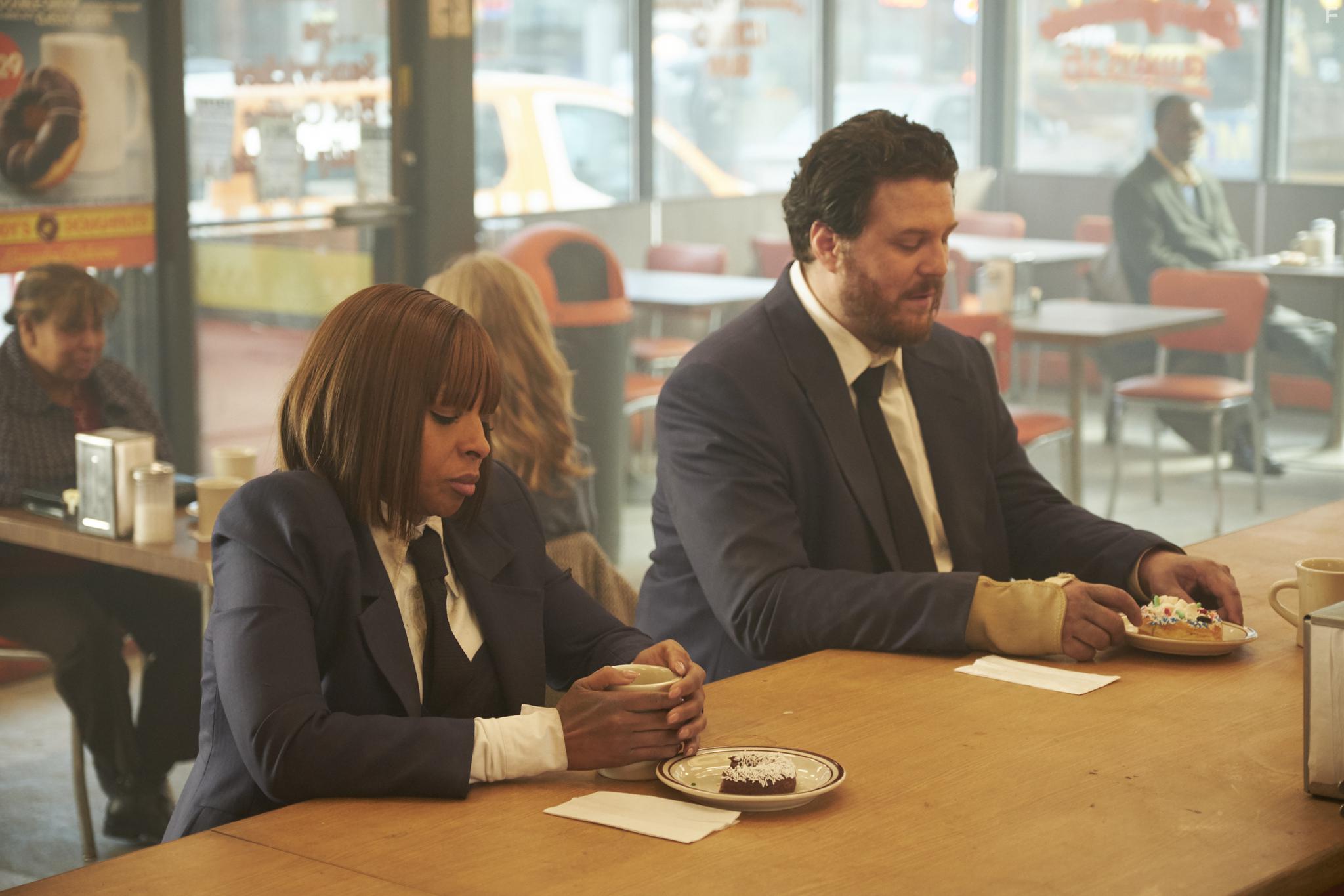 Mary J. Blige and Cameron Britton in The Umbrella Academy (2019)