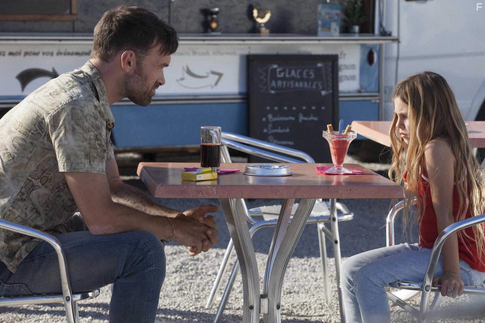 Alban Lenoir and Ayline Aksoy-Etaix in Gueule d'ange (2018)