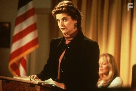 Kirstie Alley in Деревня проклятых (1995)