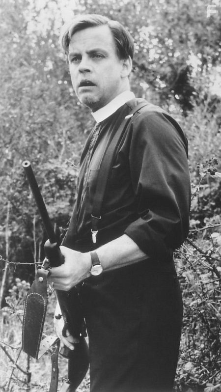 Mark Hamill in Деревня проклятых (1995)