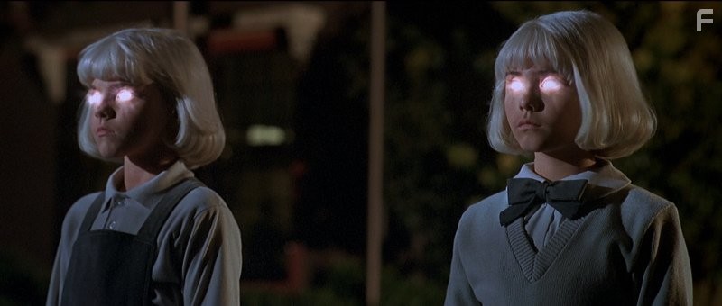 Деревня проклятых (1995)