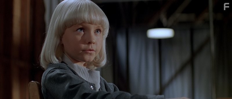 Деревня проклятых (1995)