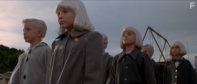 Деревня проклятых (1995)