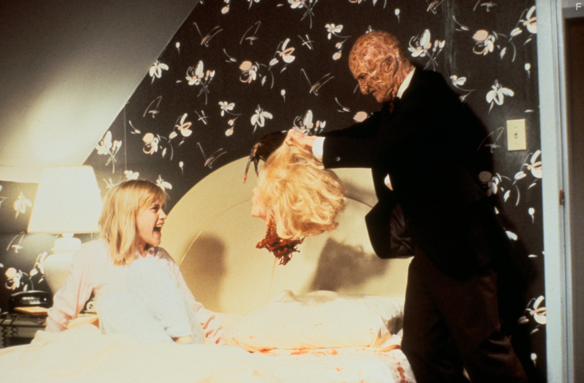 Patricia Arquette and Robert Englund in Кошмар на улице Вязов 3: Воины сна (1987)