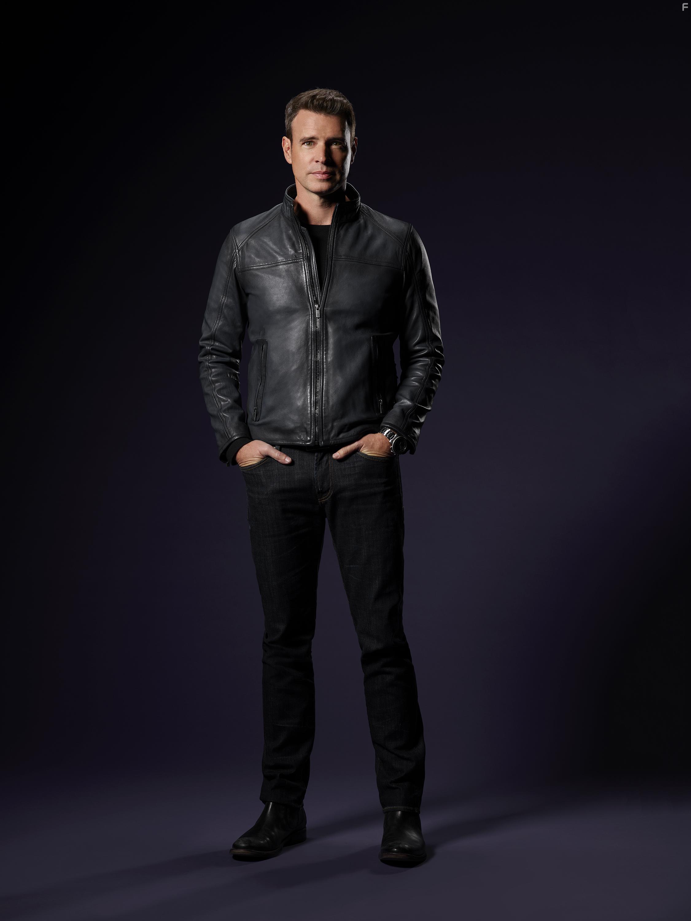 Scott Foley in Whiskey Cavalier (2019)