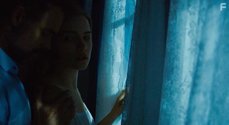 Murray Bartlett and Willa Fitzgerald in Beach House (2017)