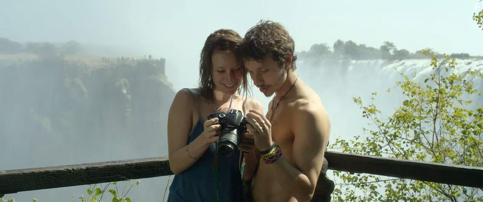 Caroline Abras and Joo Pedro Zappa in Gabriel e a Montanha (2017)