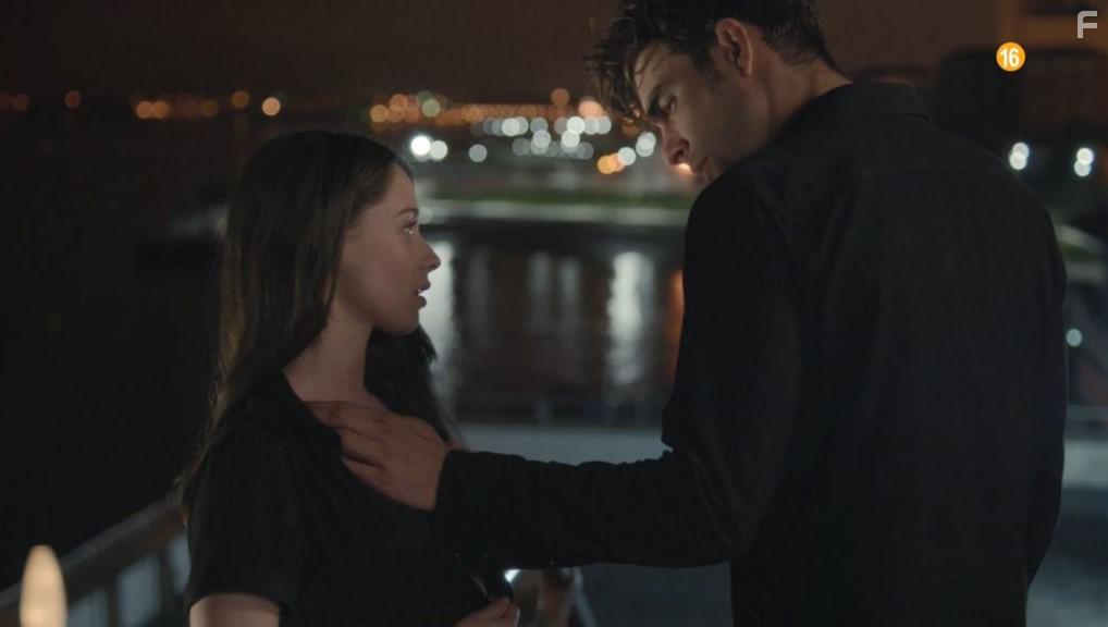 Elena Rivera and Jon Kortajarena in La verdad (2018)