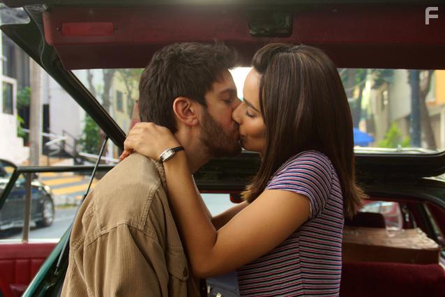 Esmeralda Pimentel and Francisco de la Reguera in Cuando los hijos regresan (2017)