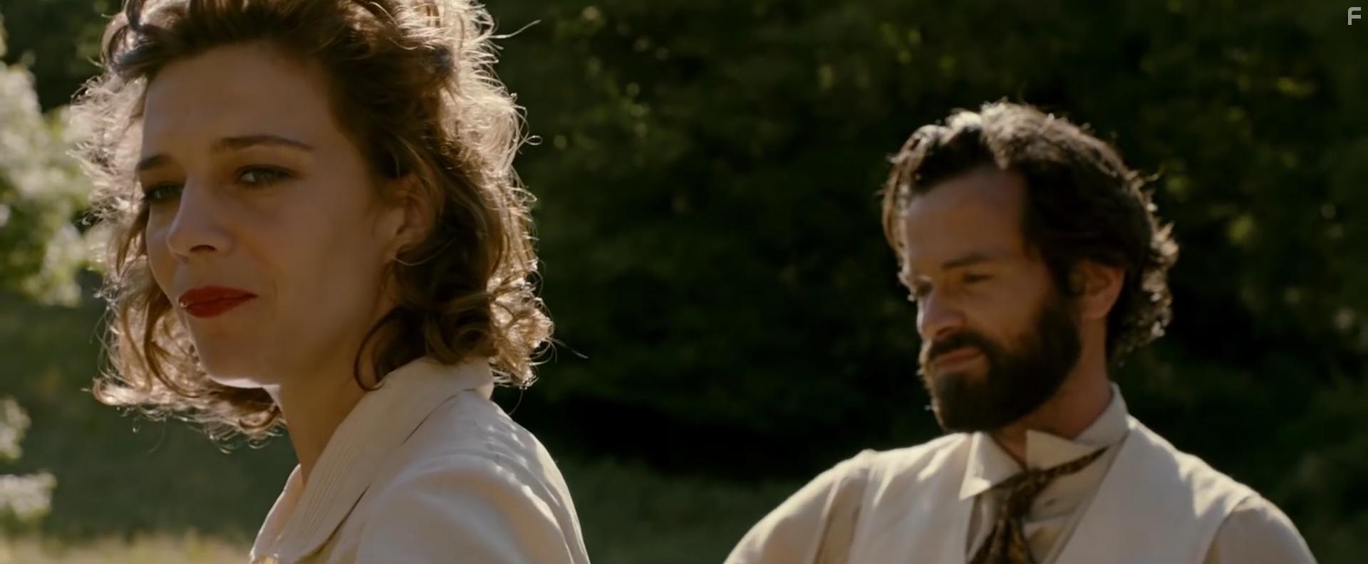 Romain Duris and Cline Sallette in Cessez-le-feu (2016)