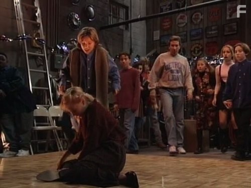 Tim Allen, Jonathan Taylor Thomas, and Kimberly Cullum in Большой ремонт (1991)