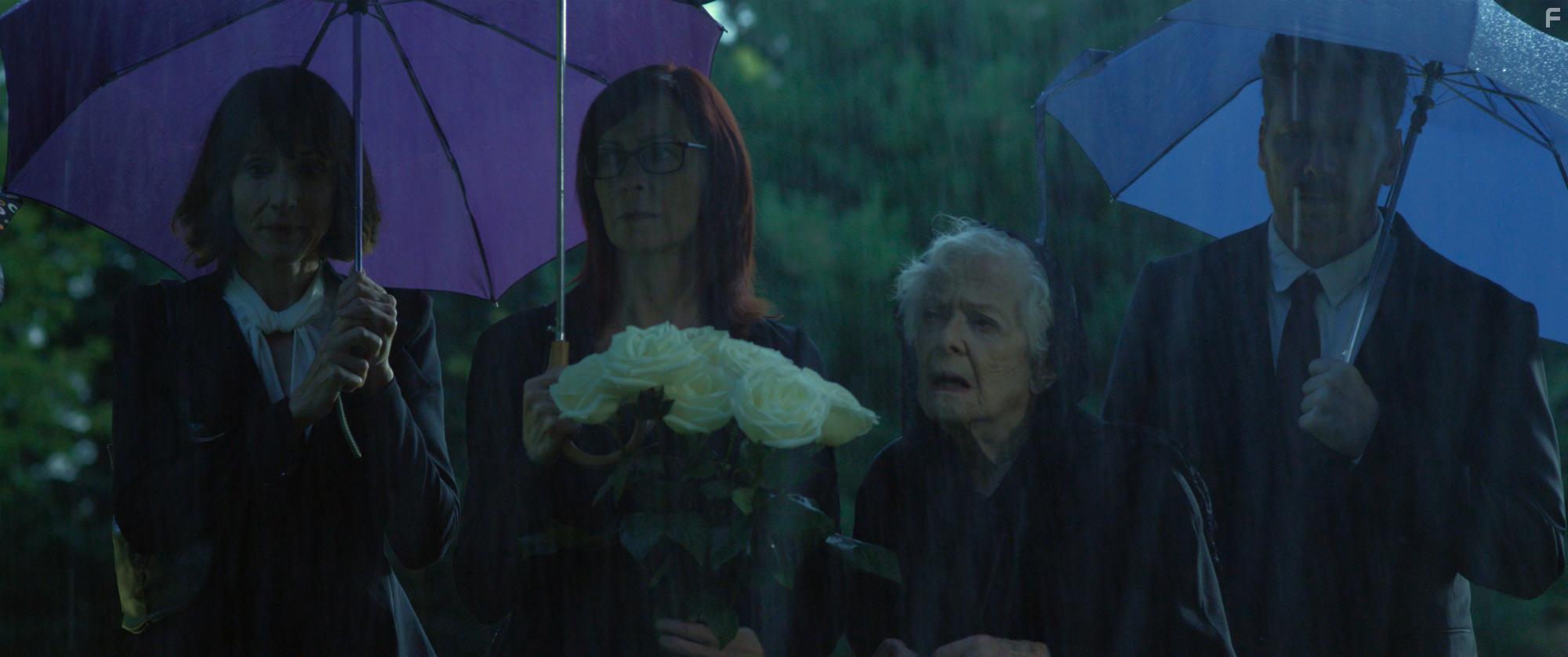 Roslyn Alexander, Seana Kofoed, Carrie Preston, and William Smillie in 30 Miles from Nowhere (2018)