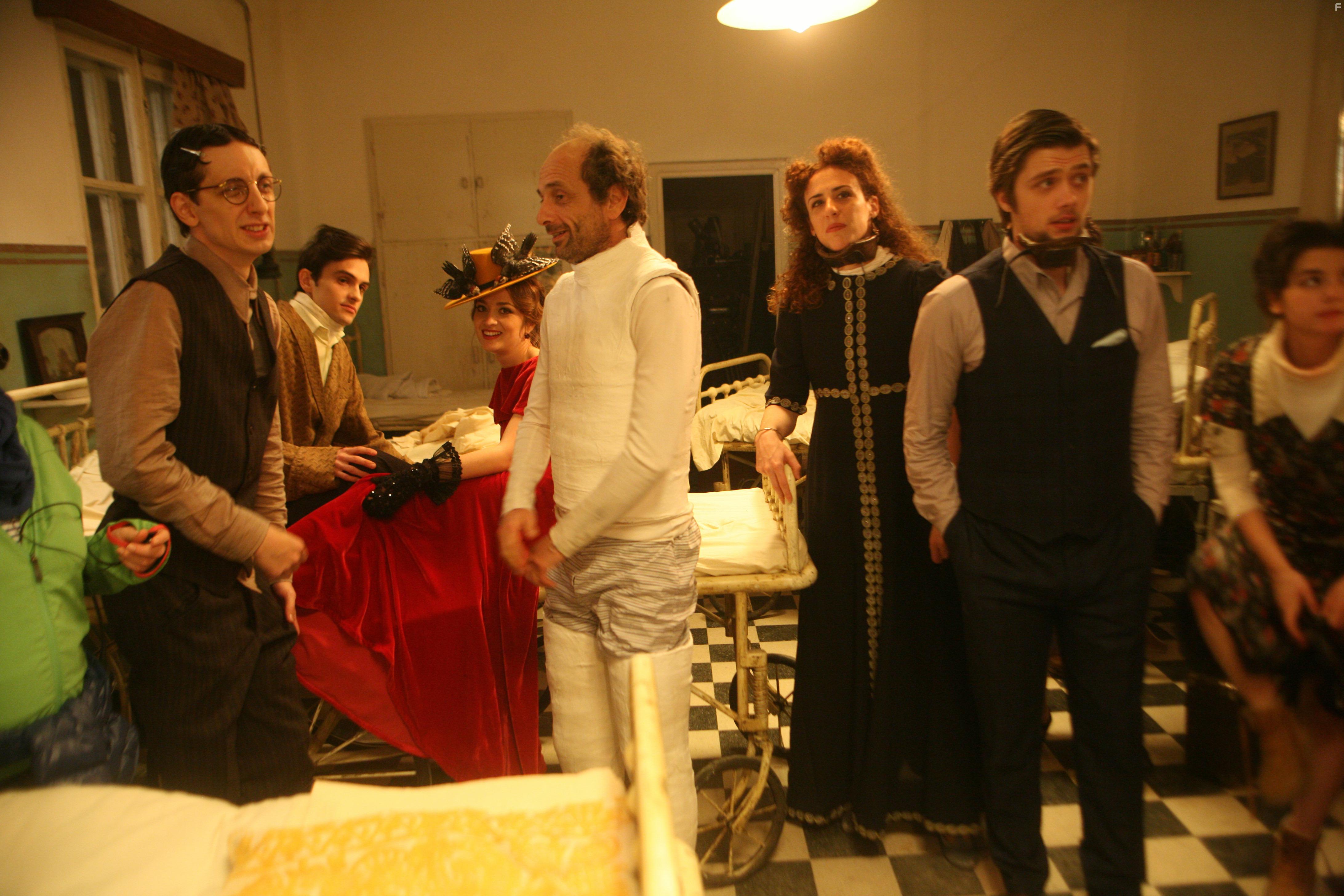 Gabriel Spahiu, Ilinca Harnut, Bogdan Cotlet, Ivana Mladenovic, and Lucian Teodor Rus in Inimi cicatrizate (2016)