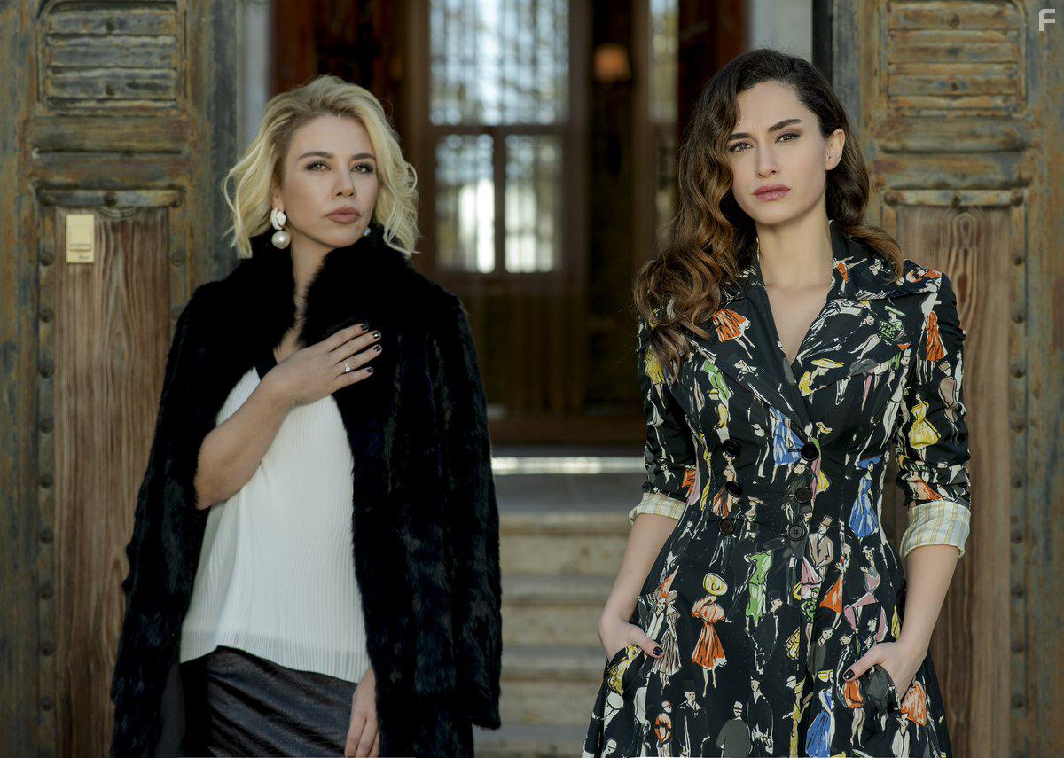 Yesim Ceren Bozoglu and Hande Dogandemir in Yzlesme (2019)