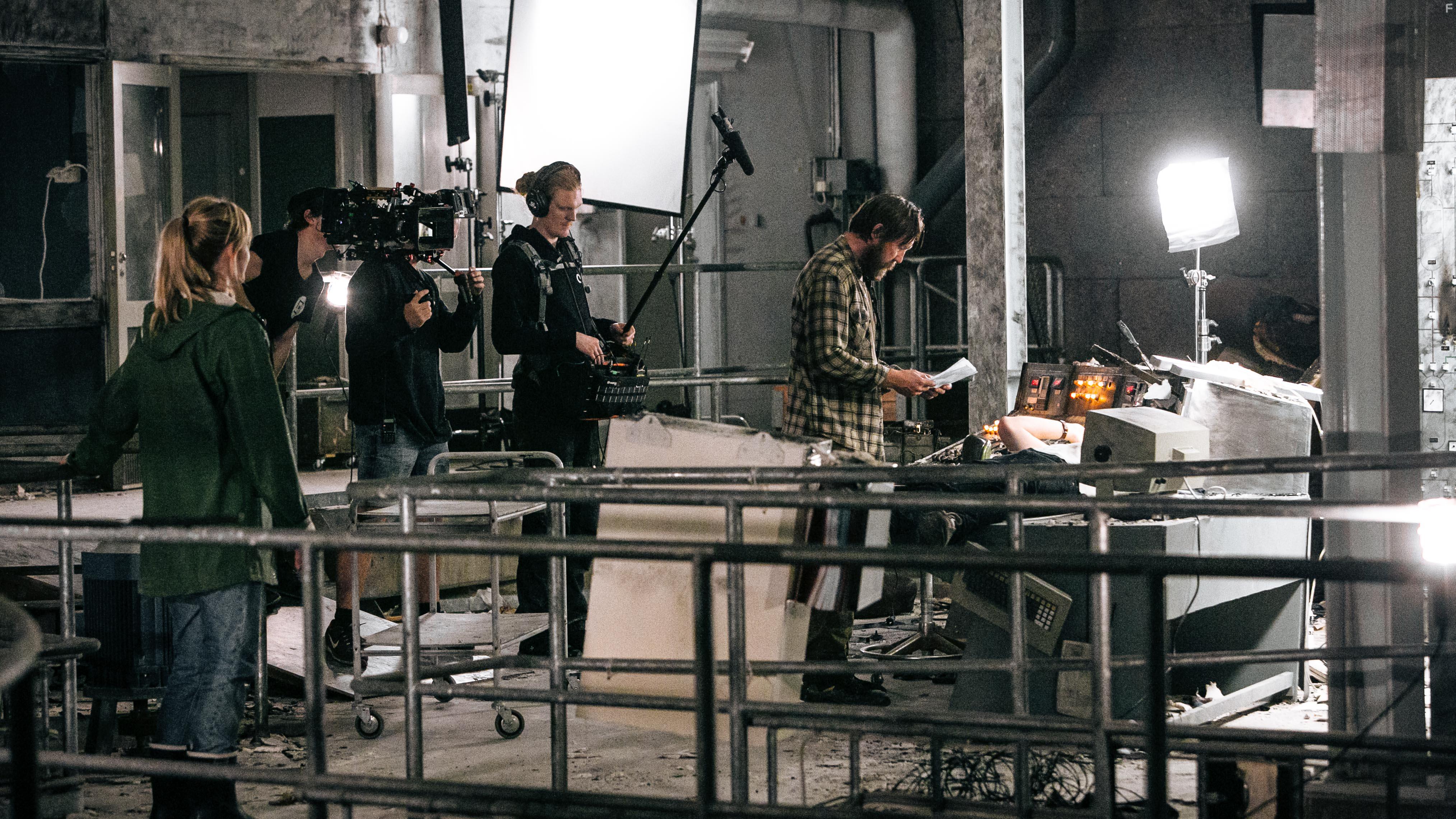 Jesper Barkselius, Christoffer Nordenrot, Hannes Krantz, and Lisa Henni in Den blomstertid nu kommer (2018)