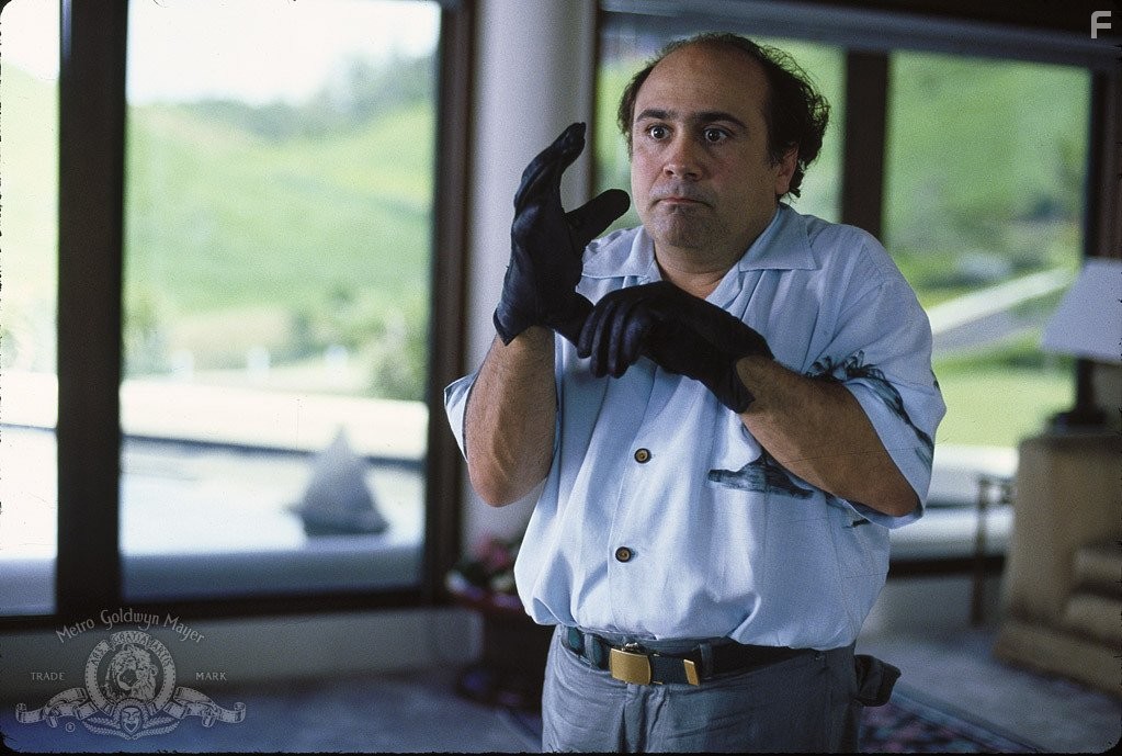 Danny DeVito in Сбрось маму с поезда (1987)