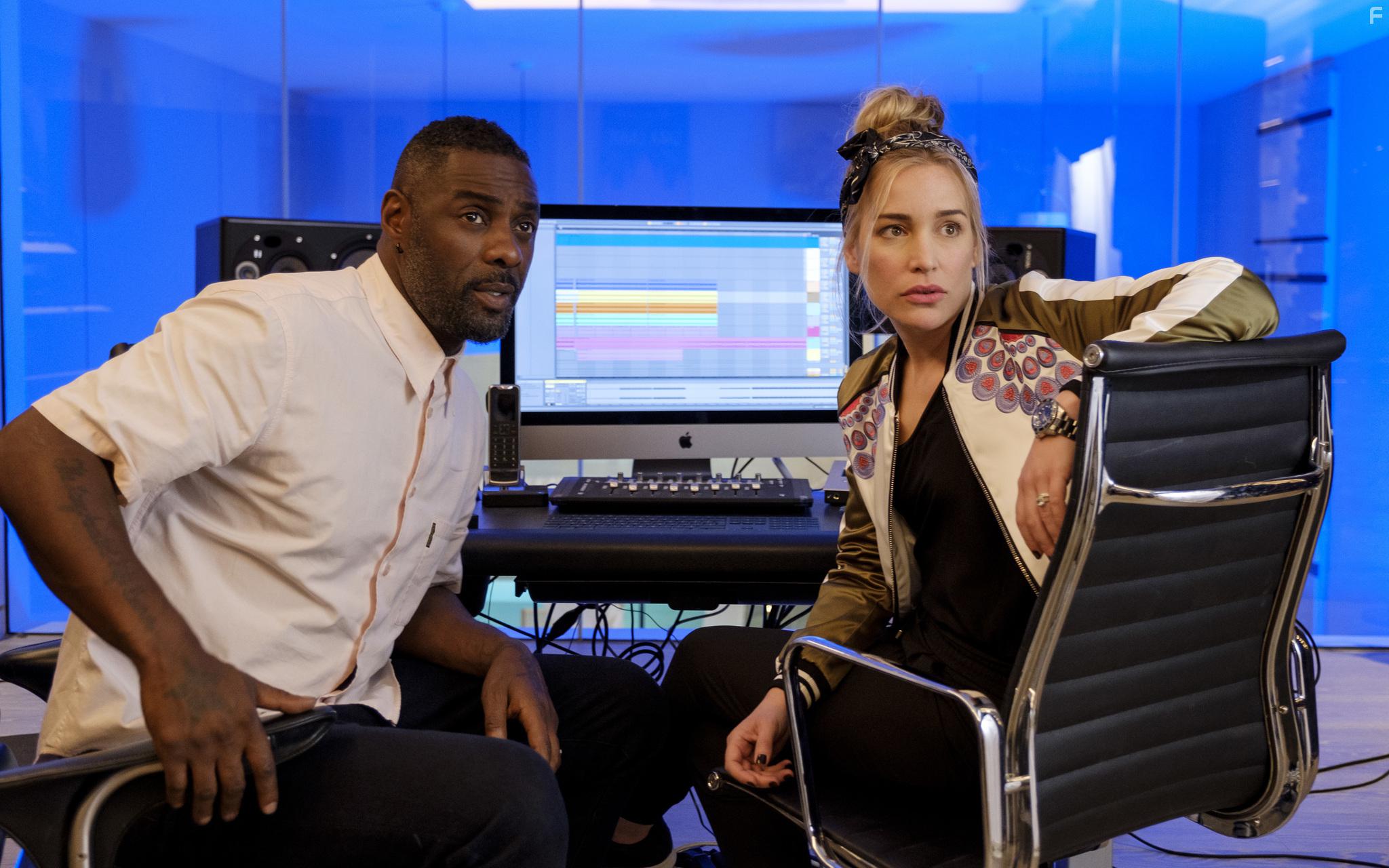 Piper Perabo and Idris Elba in Turn Up Charlie (2019)