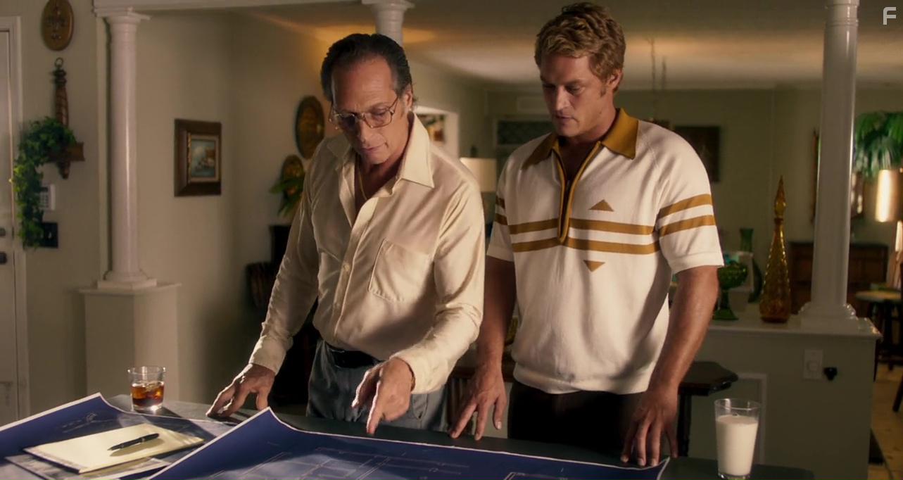 William Fichtner and Travis Fimmel in Finding Steve McQueen (2018)