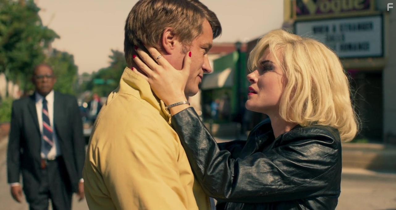 Travis Fimmel and Rachael Taylor in Finding Steve McQueen (2019)